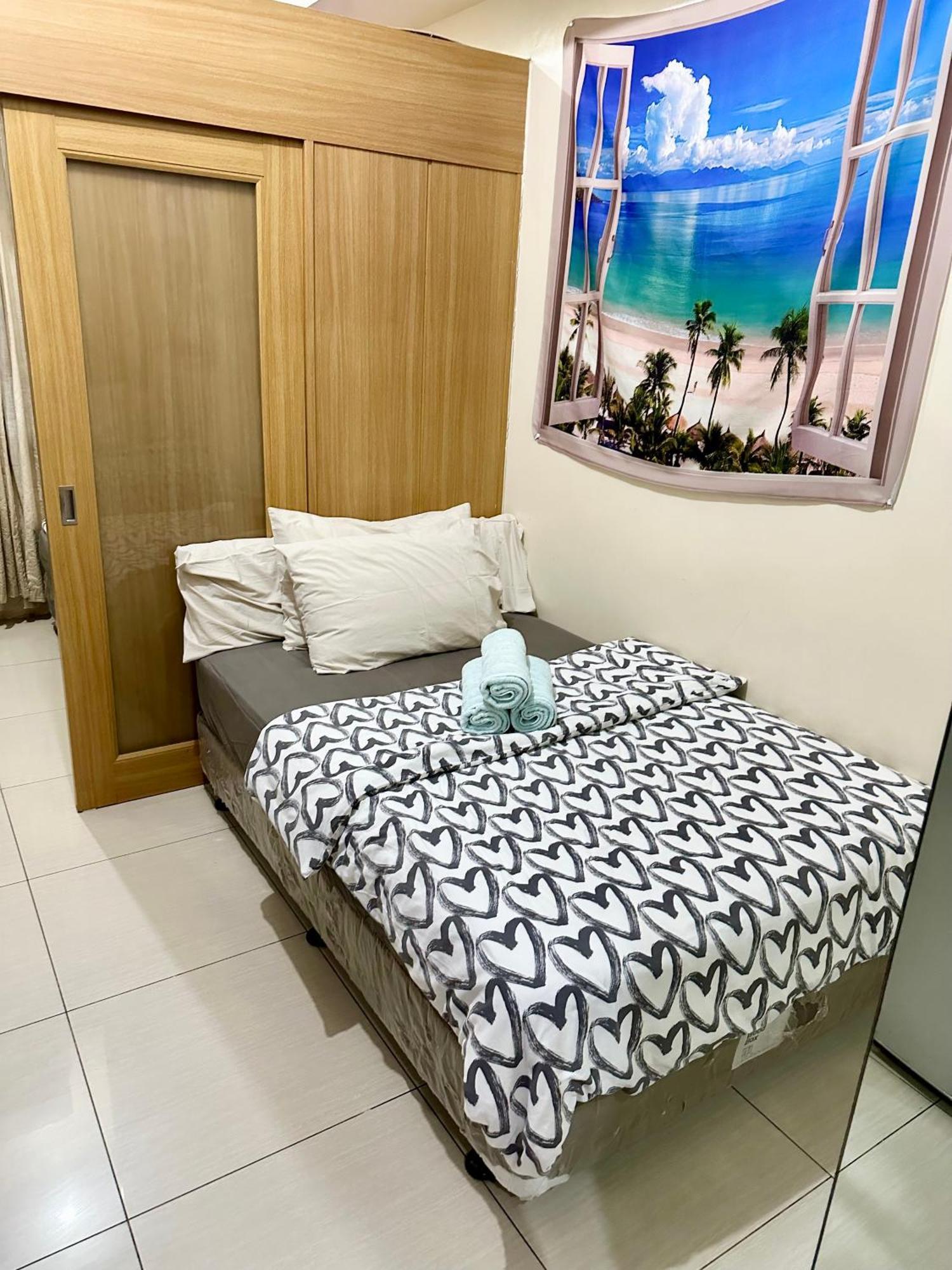Kathys Crib At Shell Residences Манила Экстерьер фото
